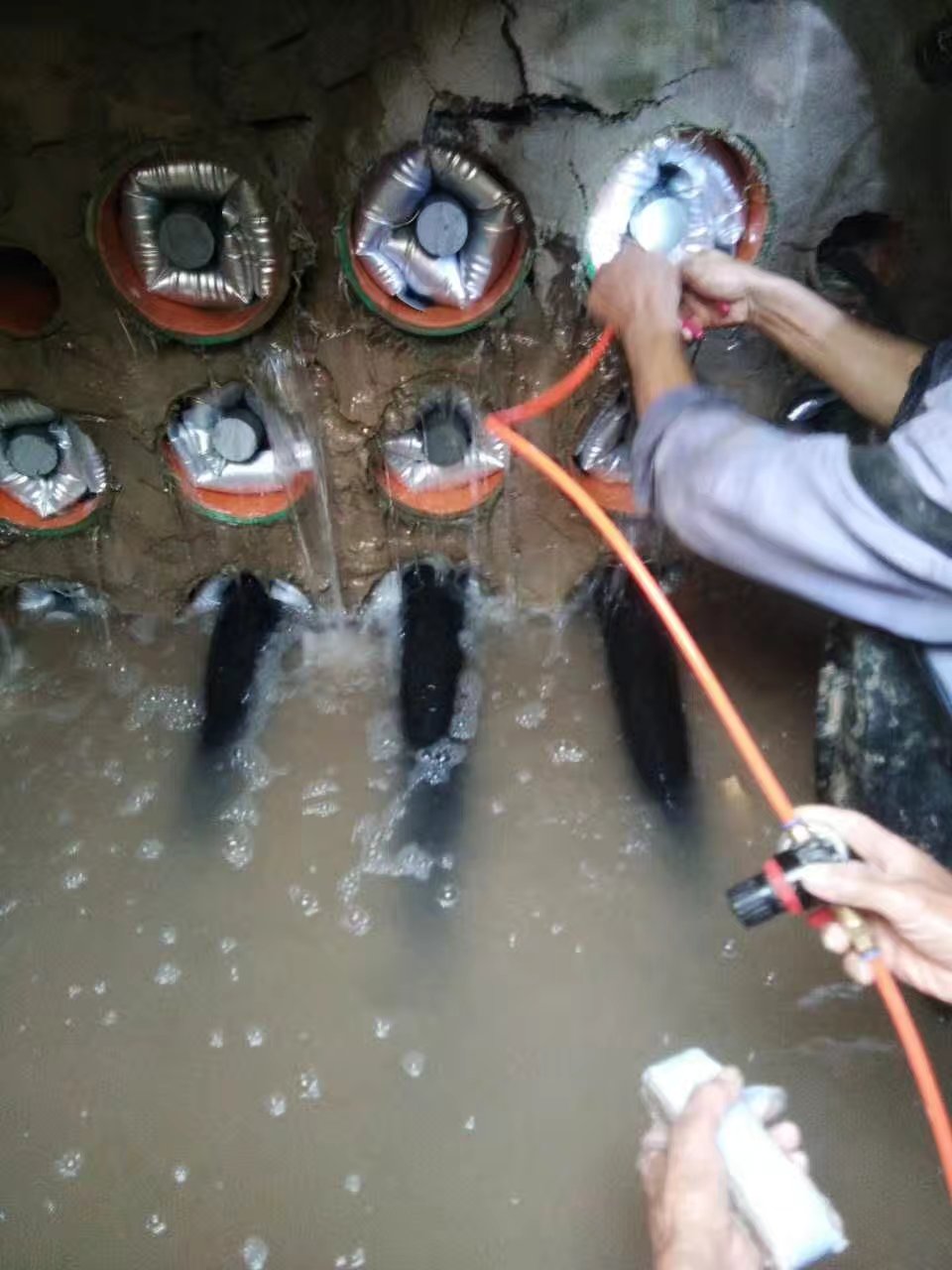 江蘇國網(wǎng)某變電站電纜管道防水密封大整頓，從此煥然一新