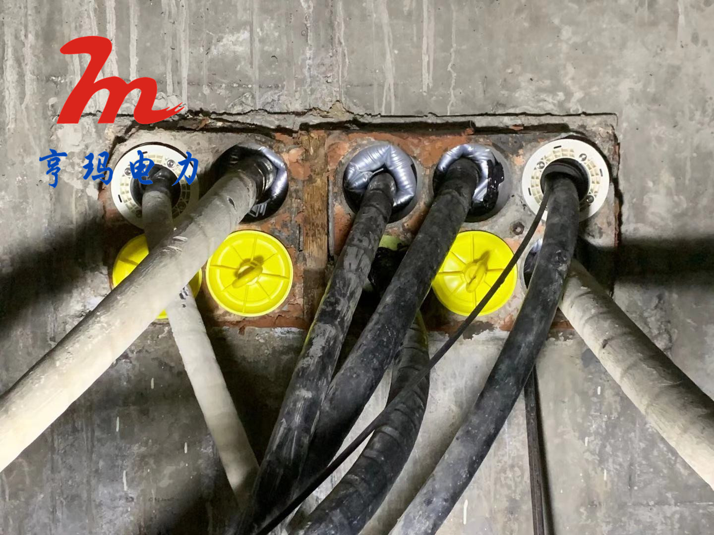 實(shí)拍嵊州10kv開關(guān)設(shè)備站電纜孔洞封堵現(xiàn)場