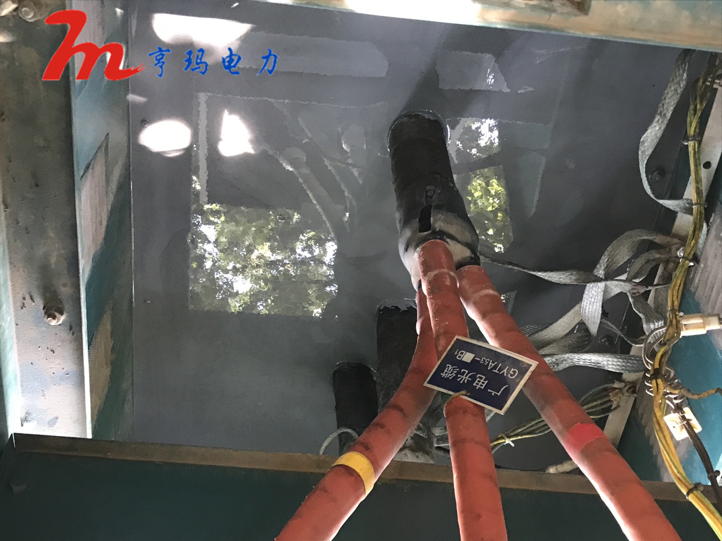 施工案例/云南昆明動(dòng)力柜底部防凝露翻新工程